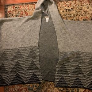 Shawl with triangle design